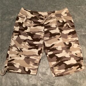 Magellan woman’s Outdoors Camo Cargo Shorts in Beige & Brown, knee length.  C27
